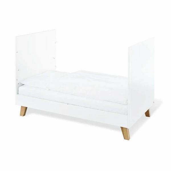 Pinolino Pan Sparset Breit Inkl. Wandregal Kinderbett & Wickelkommode 3 Pinolino Pan Sparset Breit Inkl. Wandregal Kinderbett & Wickelkommode – Bild 3