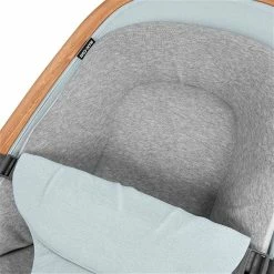 Maxi-Cosi Kori Wippe Essential Grey 14 Maxi-Cosi Kori Wippe Essential Grey -Kinderwagen 2835050110u1y2020 2020 bouncer kori grey essentialgrey newbornpillow side