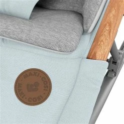 Maxi-Cosi Kori Wippe Essential Grey 15 Maxi-Cosi Kori Wippe Essential Grey -Kinderwagen 2835050110u4y2020 2020 bouncer kori grey essentialgrey premiumdesign side