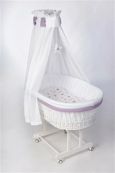 Mionido Stubenwagen Maxi Weiß Pyjamabär Flieder Mit Garnierung, Matratze Und Matratzenbezug 1 Mionido Stubenwagen Maxi Weiß Pyjamabär Flieder Mit Garnierung, Matratze Und Matratzenbezug