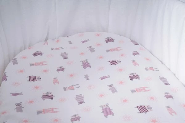 Mionido Stubenwagen Maxi Weiß Pyjamabär Flieder Mit Garnierung, Matratze Und Matratzenbezug 2 Mionido Stubenwagen Maxi Weiß Pyjamabär Flieder Mit Garnierung, Matratze Und Matratzenbezug – Bild 2