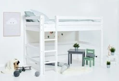 Hoppekids Mittelhohes Bett ECO Luxury 120x200 Cm Weiß Mit Gerader Leiter & Absturzsicherung -Kinderwagen pre a6 12 milieu 2 scaled 1