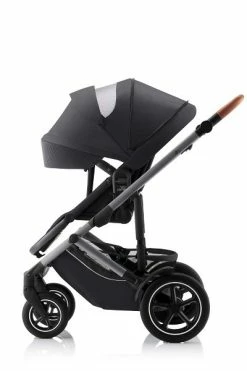 Britax Smile 5Z Sportwagen Fossil Grey - GreenSense 11 Britax Smile 5Z Sportwagen Fossil Grey - GreenSense -Kinderwagen smile 5z fossilgrey anthrazite brownhandle 01 fwf canopyextended 2023