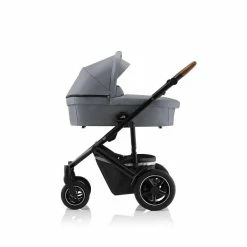 Britax Smile 3 Kinderwagen Frost Grey Essential Set GRATIS Babywanne -Kinderwagen web version smile iii cognachandle frostgrey 01 hardcarrycot 2019 300dpi 1 1